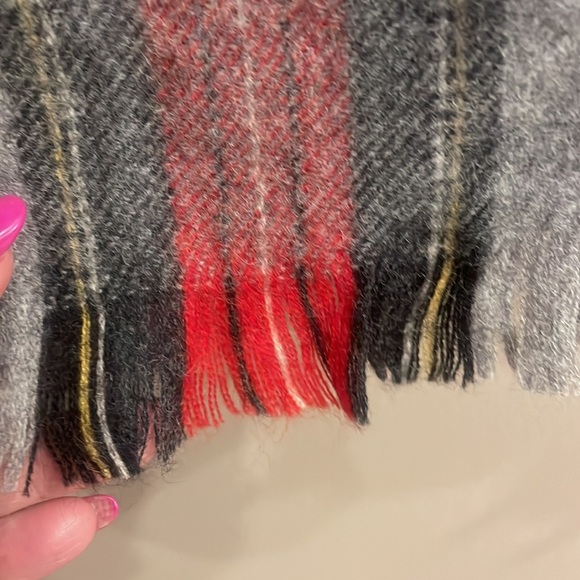 Men’s Plaid 100% MARINO WOOL SCARF with fringe red / grey / black size 50 inch - Picture 5 of 7